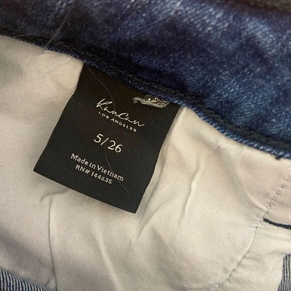 KanCan Straight Leg Cropped Jeans Ruffle Distressed Raw Hem High Rise Size 5/26 - Picture 4 of 6